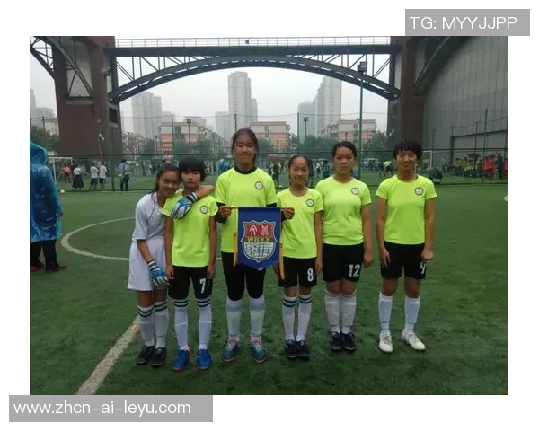 夏季足球袜的选择与搭配技巧让你在炎热天气中也能尽显运动风采 夏季足球袜的选择与搭配技巧让你在炎热天气中也能尽显运动风采